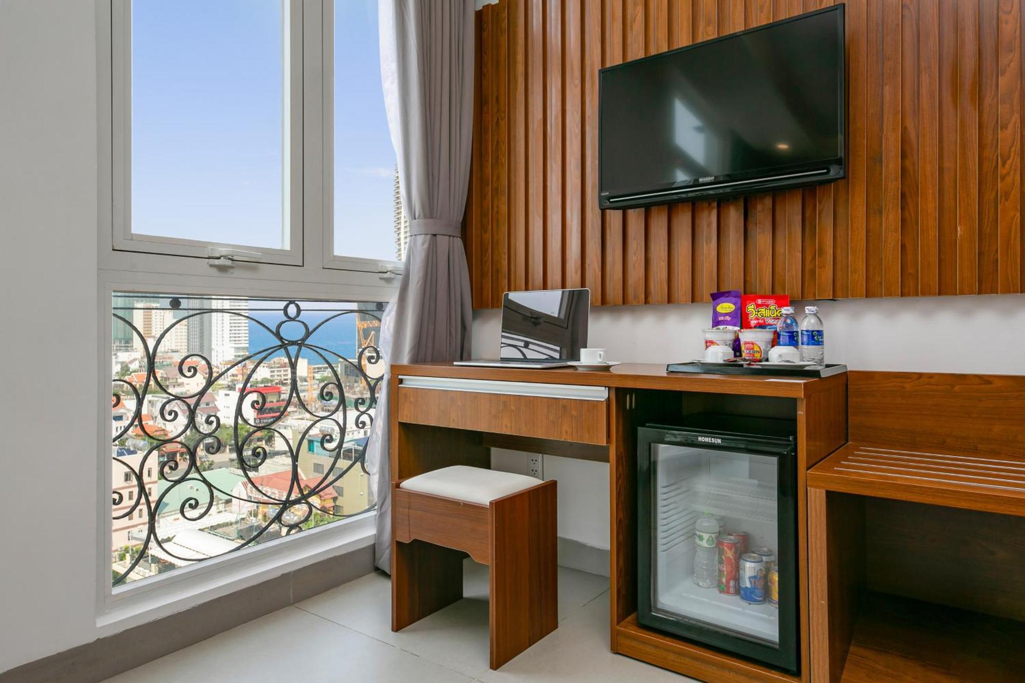 Prague Da Nang Beach Hotel Exteriör bild